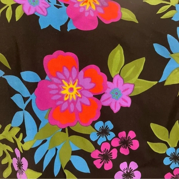 LLBEAN Black Tropical Floral Print Slimming Swimsuit - Picture 4 of 8